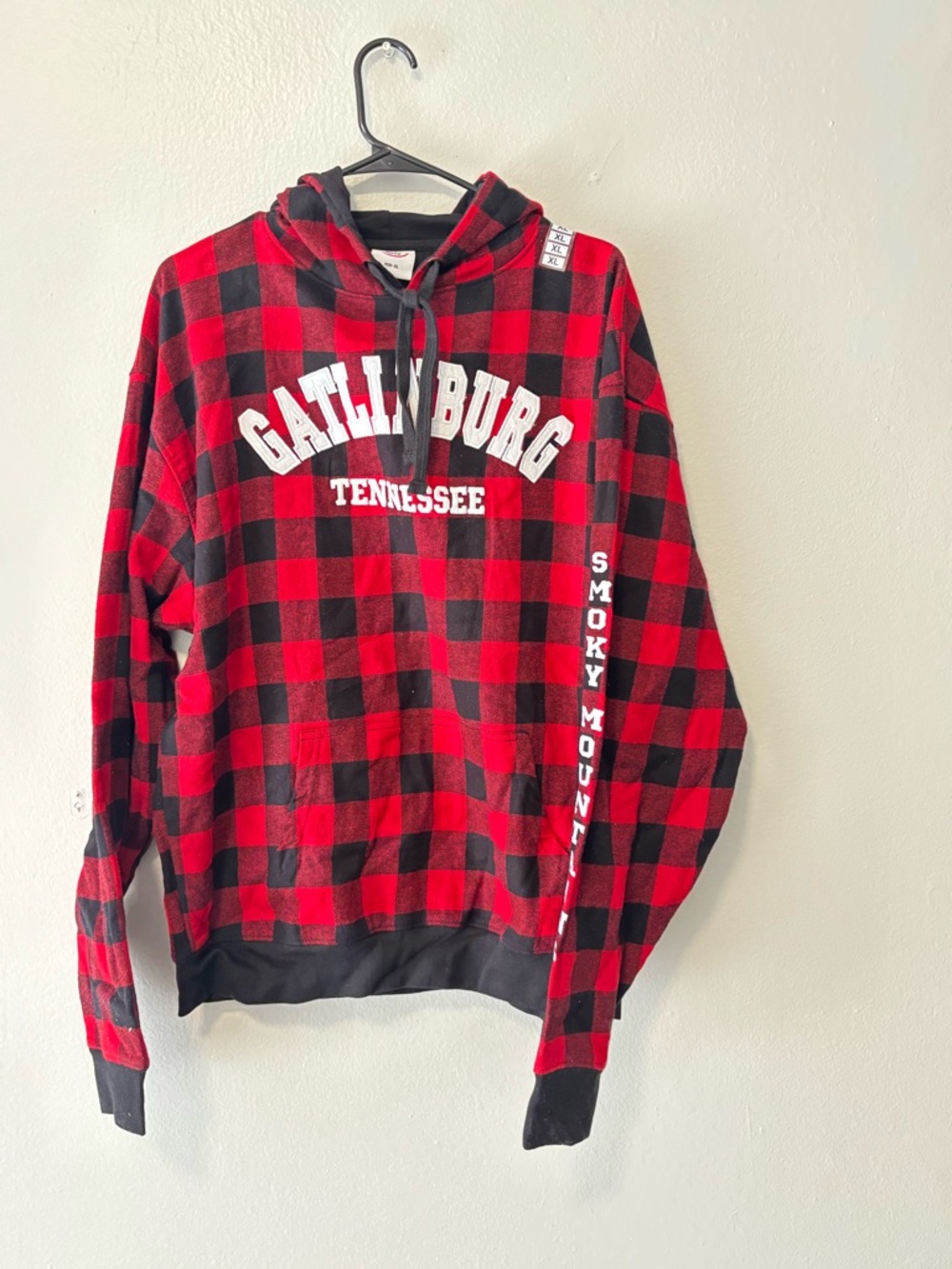 Gatlinburg Tennessee Red & Black Plaid Hoodie Sweater - Picture 2 of 13